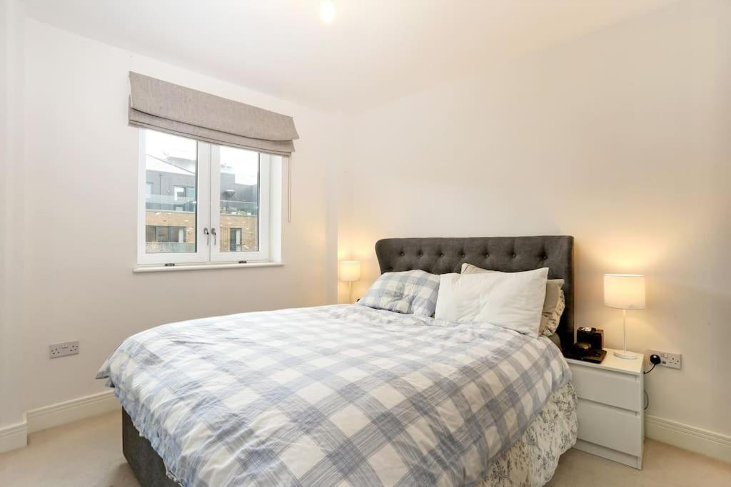 Idyllic Thames Riverside Apartment With Free Parking Isleworth Extérieur photo